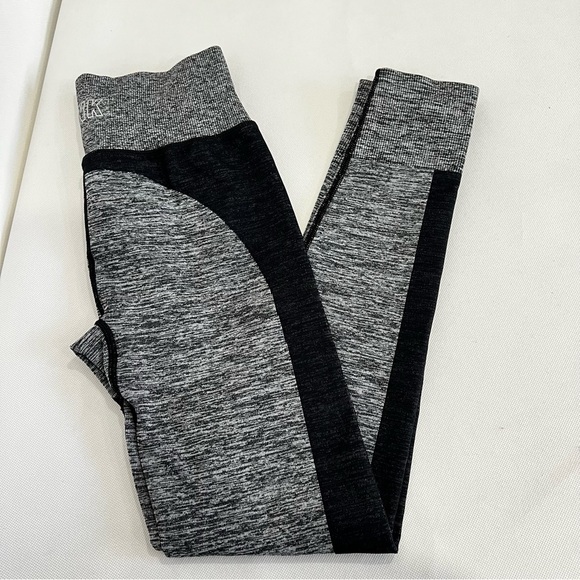 PINK Active Victoria's Secret Seamless Heathered Black Leggings Size Small - Picture 5 of 7